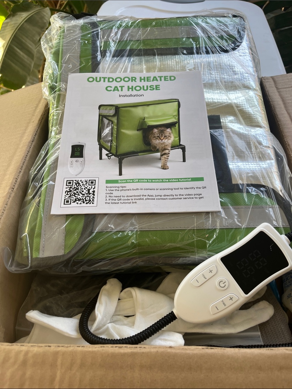 Heated Outdoor Cat House - Green Insulated Shelter with Digital Controller